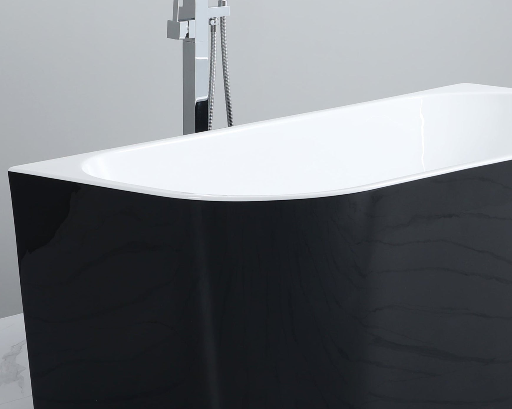 Elivia – Black & White Back-to-Wall Bathtub